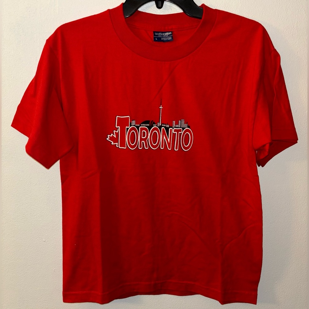 Toronto Canada Skyline Graphic T-shirt Women’s Size Large Red 100% Cotton Print
